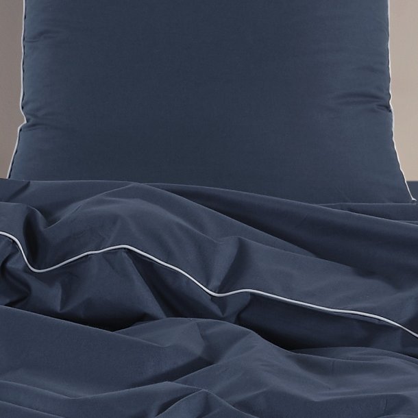 bySKAGEN Senget�j - Christina - Bomuld, M�rkebl� med lysebl� piping