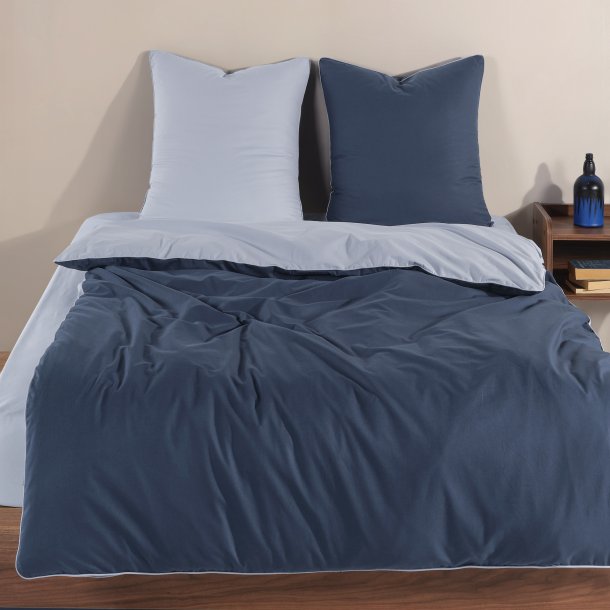 bySKAGEN Senget�j - Christina - Bomuld, Dobbelt face - M�rkebl� og Lysebl� med piping