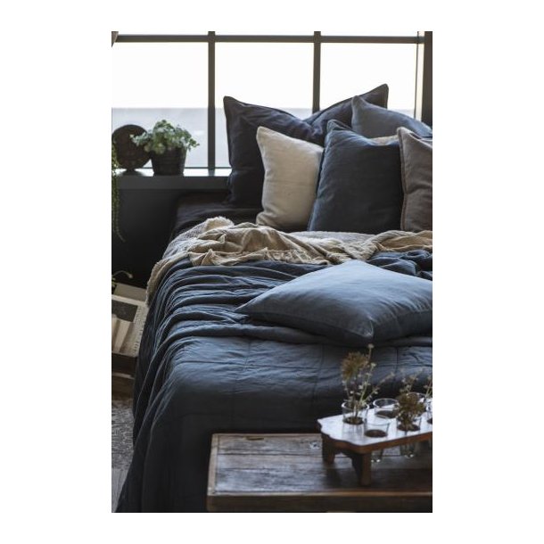 Pyntepude i Hr, Historical Blue, 50x50cm, Ib Laursen