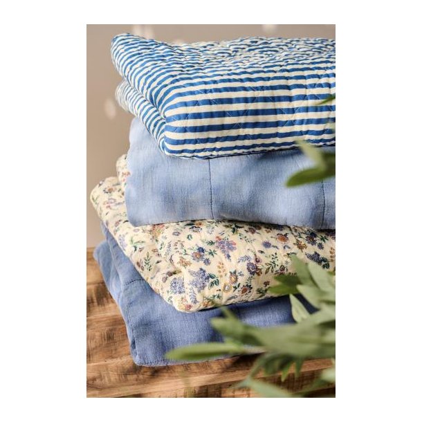 Vatt�ppe, Quiltet, m/off white og bl� striber, 130x180cm, 100% Bomuld, Ib Laursen