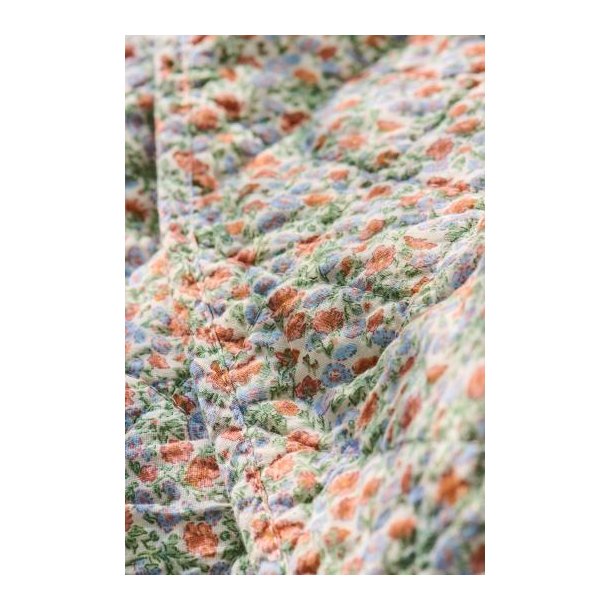 Quiltet vatt�ppe m/lysebl� og rust blomster, 130x180cm, Ib Laursen