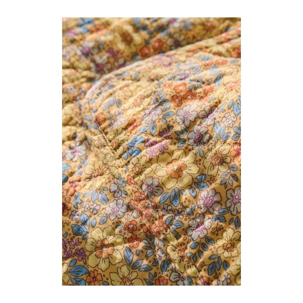 Quiltet vatt�ppe gul m/gule, bl�, orange og lilla blomster, 130x180cm, Ib Laursen