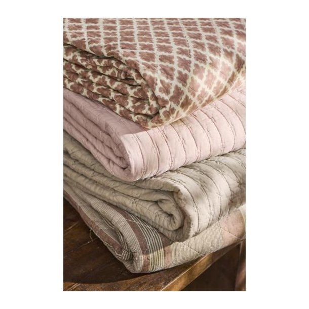 Vattppe. Quiltet rosa m/korssting, 130x180cm, Ib Laursen
