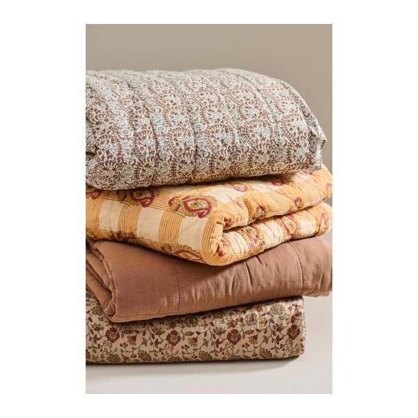  Vattppe, Quilt m/orange, rdt og grnt blokmnster, 130x180cm, IBL