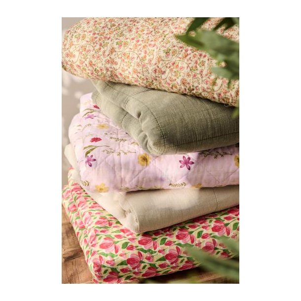 Vatt�ppe, Quiltet beige m/r�de og rosa blomster, gr�nne blade, Ib Laursen