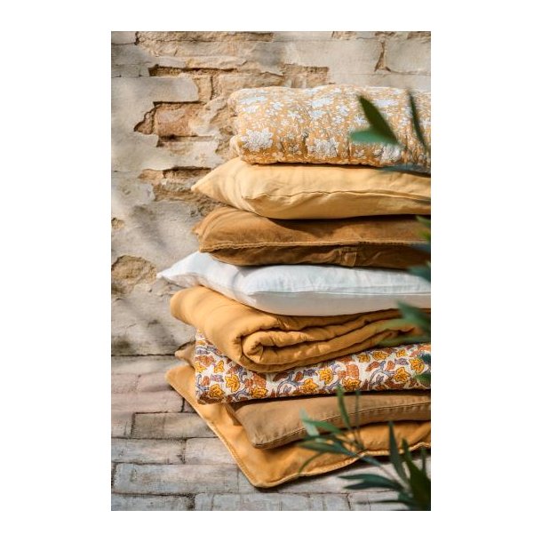 Vatt�ppe, Quiltet, Naturfarvet m/gr�, gule og orange vinranker, 130x180cm, Ib Laursen