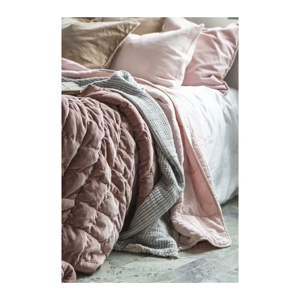 Pyntepude i Hr, Rose Shadow, 50x50cm, Ib Laursen