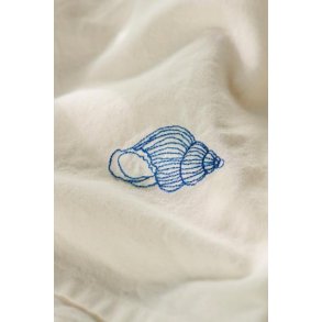Stofserviet Atlantis m/broderi af bl� konkylie, butter cream, B: 40 L: 40cm, Ib Laursen