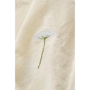 Stofserviet Flora mbroderi af hvid sk�rmblomst butter cream, B: 40 L: 40, Ib Laursen