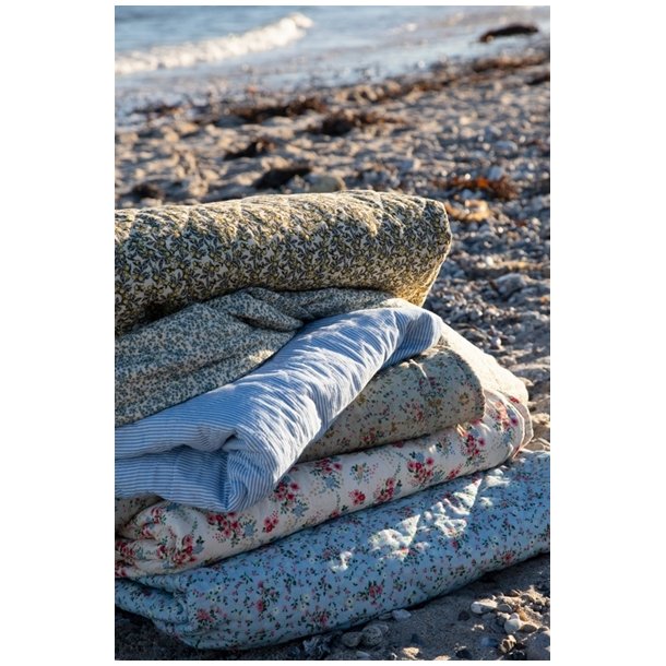 Vatt�ppe, Quiltet, Ethnic, st�vet bl�-hvid, 140x180cm, Au Maison