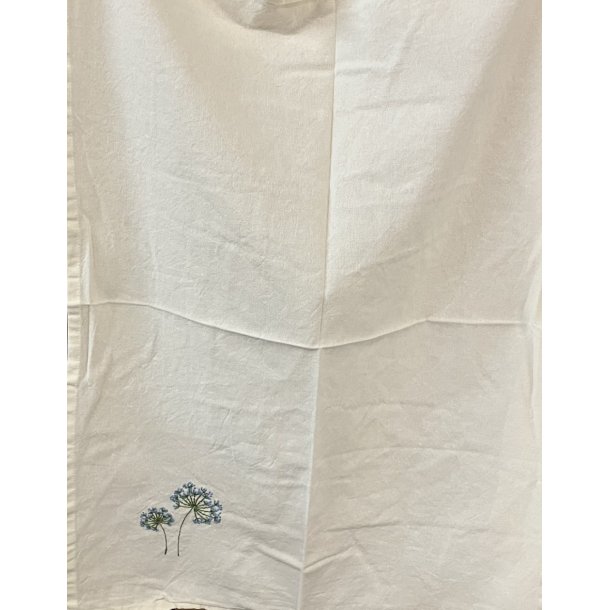 Viskestykke Flora, m/broderi af bl� sk�rmblomst butter cream, B: 50 L: 70cm, Ib Laursen